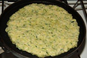 Tort kabachkovyy s syrom i pomidorami. master-klass 1