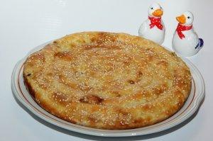 Kolcevoy pirog s tvorogom i zelenyu