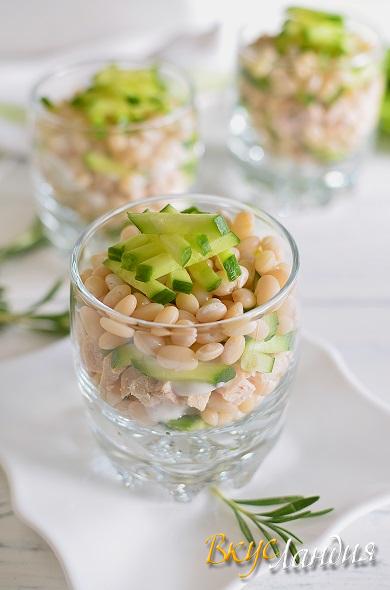Salat s fasolyu i kopchenoy kuritsey 2