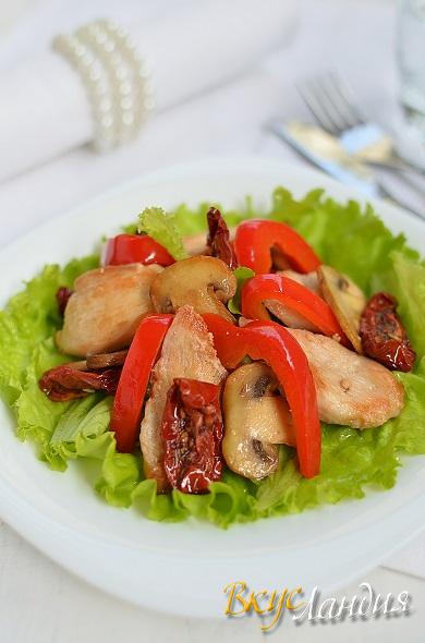 Salat s kuritsey i gribami Elegant 2