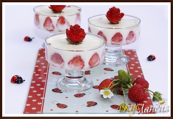 Творожное желе с клубникой