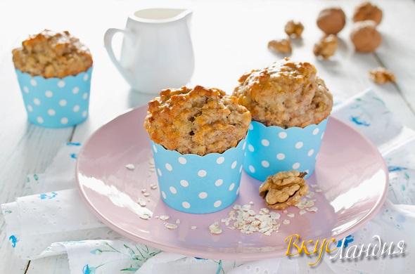 Банановые маффины с овсяными хлопьями и орехами
