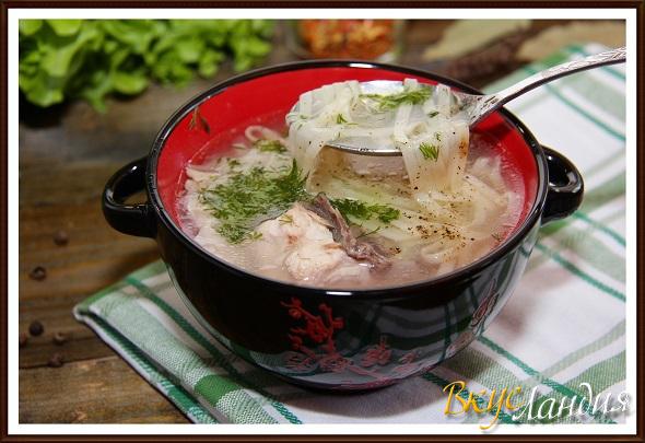 Домашняя лапша на курином бульоне