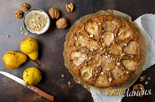 Грушевый пирог с шоколадом и орехами
