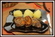 Мясной рулет с морковью и луком