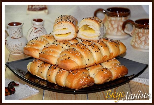 Дрожжевые булочки с сыром
