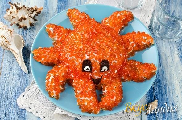Салат с кальмарами и красной икрой Осьминог