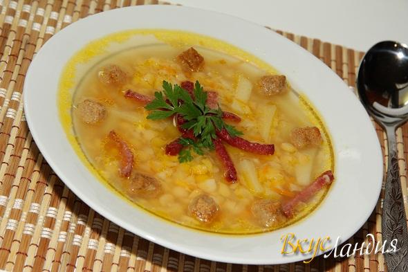 Гороховый суп с копченой колбасой